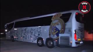 لحظة وصول فريق ريال مدريد إلى مدريد بعد الخسارة المذلة في كامب نو