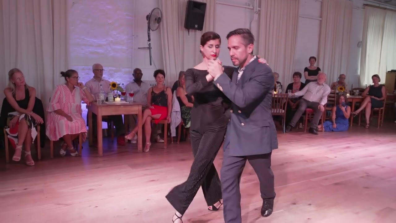 Mariela y Guillermo 1/4, el abrazo Hamburg, 2022/05 - Yo Te Bendigo