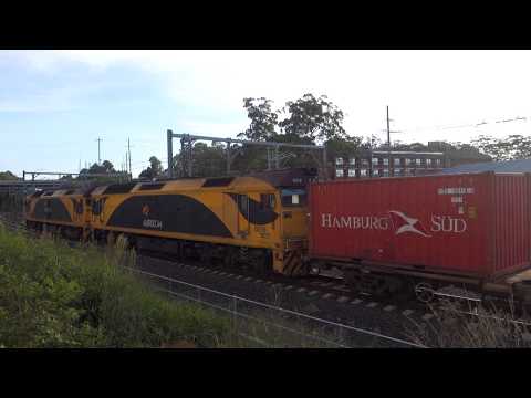 Double G class arrive in the up passing loop with Aurizon 4152 - 11/11/17