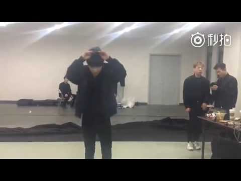 161231 Yixing dance to NLT - LET ME KNOW -- EXO LAY ZHANG YIXING