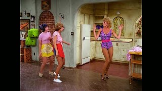 LAVERNE & SHIRLEY - The Girls Meet Rhonda for the First Time in California