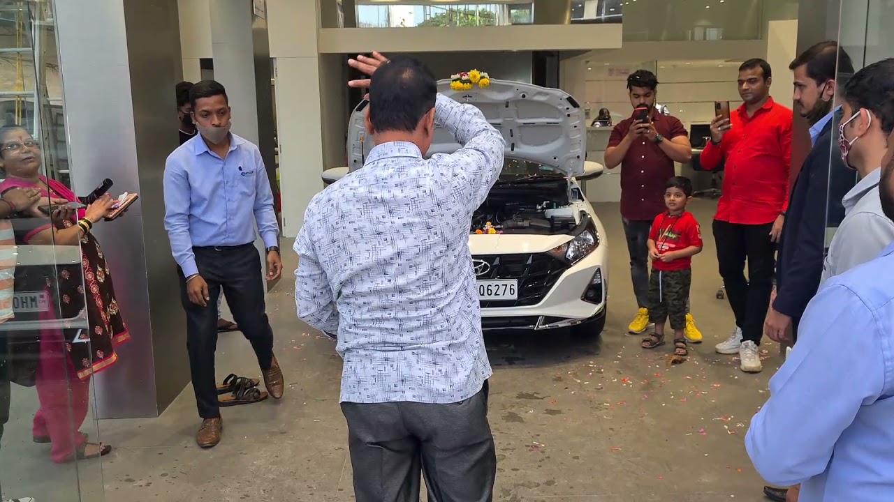 Taking Car Delivery Of Brand New Hyundai i20 Sportz #hyndai #newcar #i20 #cardelivery #vlog