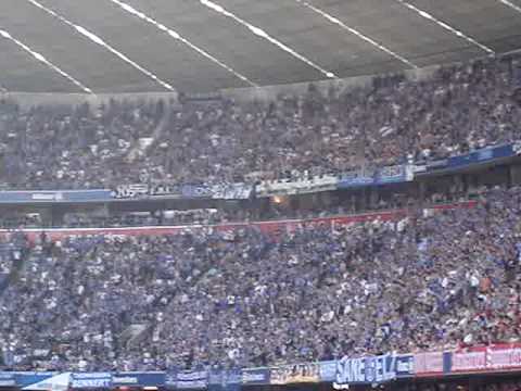 Schalke Fans feiern den Sieg in München