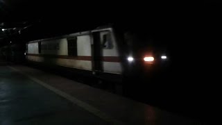 preview picture of video 'Furiously Honking WAP-7 | Falaknuma Express Skips Anakapalle'