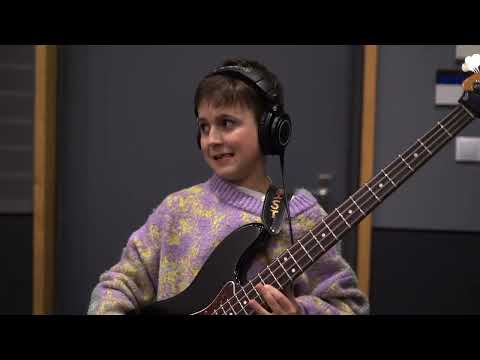 Aron's Jam Sessions ft. The PocketCrew - Apartment (Live Session)