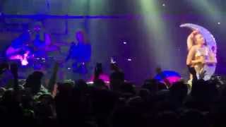 Miley Cyrus &amp; Her Dead Petz - Space Boots - Milky Milky Milk Tour, Chicago 11-19-2015