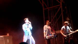 Cobra Starship - Living in the Sky with Diamonds (live)
