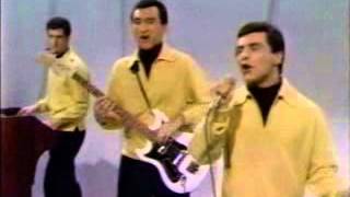 Frankie Valli and The Four Seasons - Lets Hang On live
