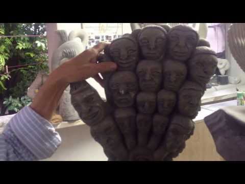 ALFREDO SANTOS e sua escultura "A mão da humanidade que sacrificou o Filho no rosto do Pai"