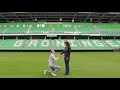 Bijzonder moment op de middenstip ?