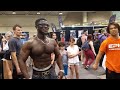 Bodybuilder VS Skinny Arms - Which One Hits Better (REACTION)