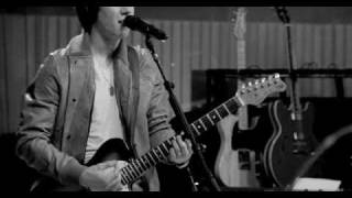 Nick Jonas &amp; The Administration - &quot;State of Emergency&quot; Who I Am (Deluxe Edition)