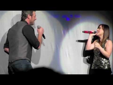 Kelly Clarkson & Blake Shelton - Don't You Wanna Stay