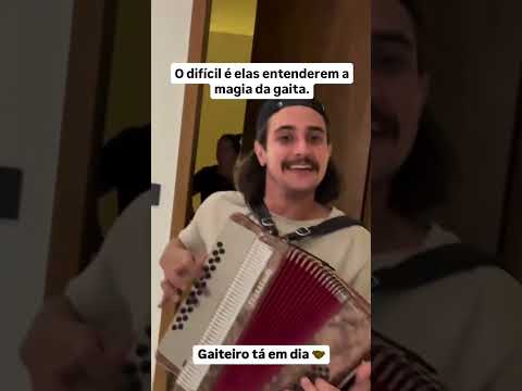 Onde tem um homem feliz, tem uma mulher mal humorada.🤣#gaiteiros #humor #bailãoaovivo