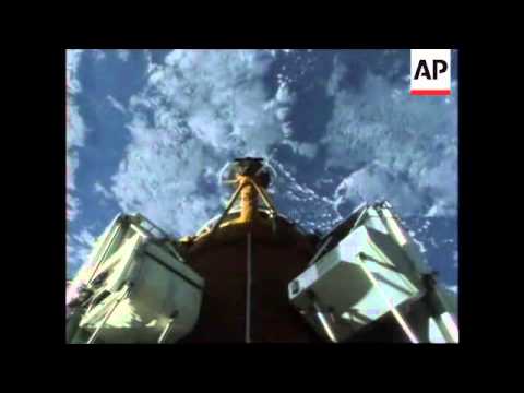 SPACE: US SPACE SHUTTLE ATLANTIS DOCKS WITH MIR SPACE STATION