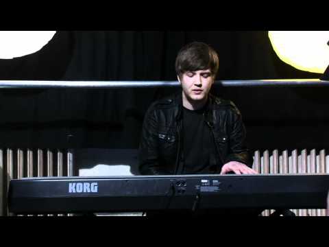 Bedroomdisco TV: I Am Poet - 'Sleep Well' & 'Flashing Lights' akustisch