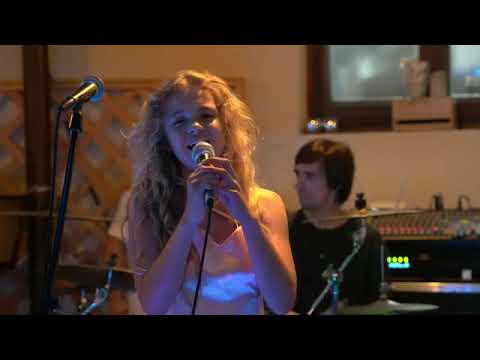 Siena canta Rolling in the deep la Baia Mare