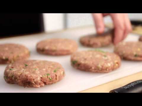 Portal Estrada Gourmet - Hamburguer misto com tomates e cebolas assadas