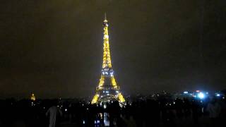 preview picture of video 'The Eiffel Tower at night...'
