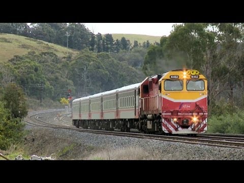 V/Line Diesel Locomotive N462 With Passenger Train (31/7/2012) - Australian Railways & Railroads