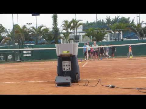 Vídeo da lançadora de bolas de tênis Wiseball Tênis Pro no Primeiro Festival de Tênis Daher