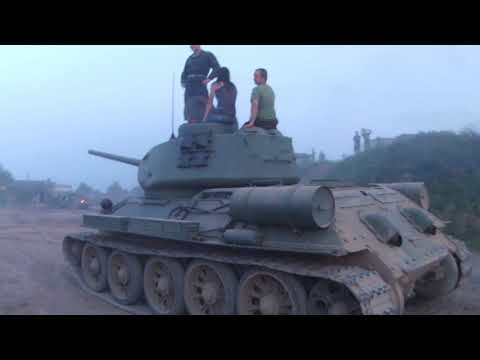 Filmübung, Techniktest mit sowjetischem T34 Panzer, Reenactmant, Panzertreffen, Kübel, Wehrmacht