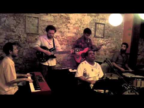 Afoxé do José (Gabriel Geszti) - Bar Semente