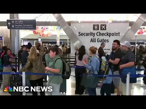TSA warns shutdown might lead to airport closures