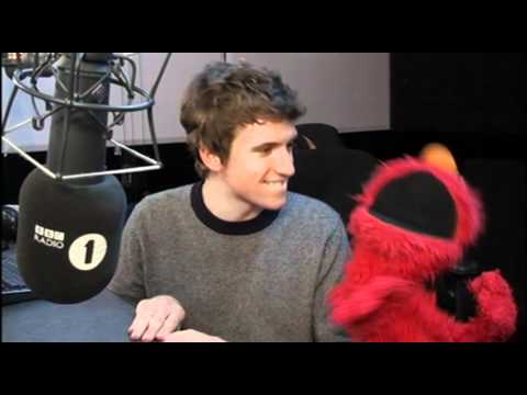 Elmo and Greg James dance in the studio!