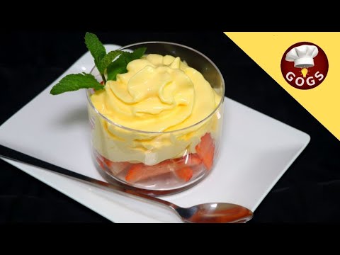 Božská vanilková espuma s jahodami.Najlepší dezert!