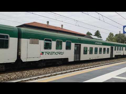 E464.080 Trenord con carrozze piano ribassato