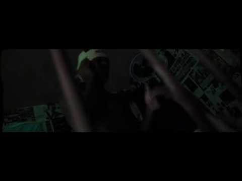 Atrás das grades - Mano Tiago (Malokos) feat. Japa (Pesadelo Atual) - (Video clip oficial)