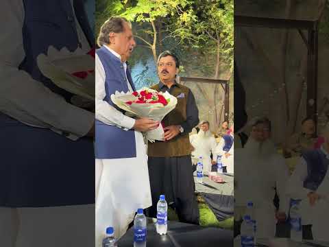 Presenting flowers to former federal minister Tariq Bashir Cheema after performing Umrah.