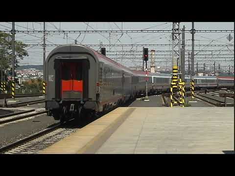 2010 - CZ - Departure of ÖBB 1216 233 Taurus loco with EC 173 "Vindobona", in Prague Praha hl. n.