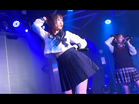 制服をヒラヒラさせる美女　オトナブルー　ななせ　まなか　いろは　らむ　バーレスク東京　名古屋店　TS