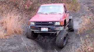 preview picture of video 'Toyota 1985 pickup truck 4x4 climbing crevice @ Wellsville OH'