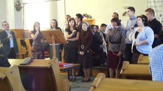 preview picture of video 'Tinerii din biserica crestina baptista HARUL Abrud M4H02266.MP4'