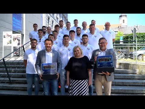 Trener Adrian Fiodor i zawodnik Andrzej Widomski przed sezonem Gwardii