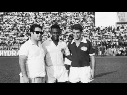 Ferroviária 1 x 3 Santos - 18/07/1965 - Pelé em campo contra a Ferrinha