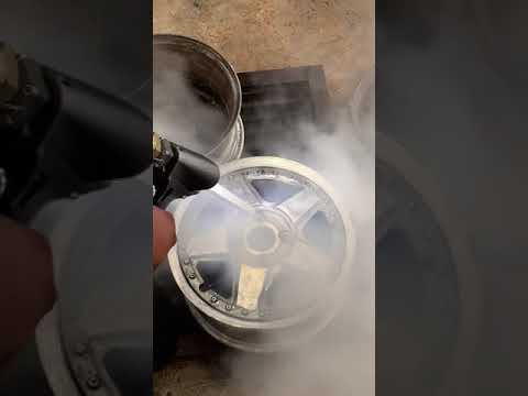 Wheel cleaning with Synergy Dry Ice Blasting - Automotive industry