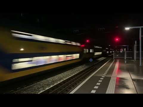 Station delftcampus met een vrim 6 als nacht trein naar rotterdam cs