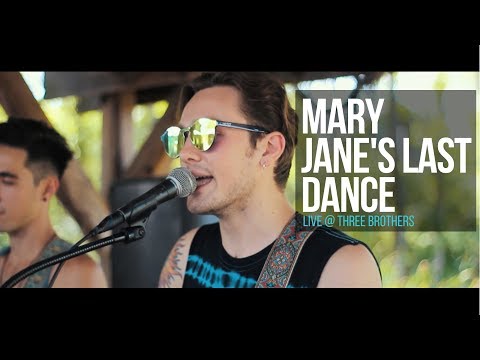 Mary Jane's Last Dance - Tom Petty (Acoustic Cover) LIVE at 3 Bros
