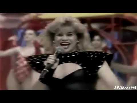 Márcia Ferreira - Vida -  Cassino do Chacrinha em 1987.