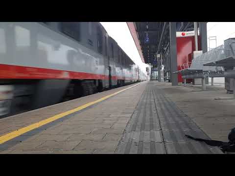 EuroCity (EC 159) Durchfahrt in Don Bosco