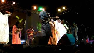 Khaira Arby sings "Haidara" at Festival au Desert 2010