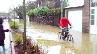 preview picture of video 'Wavre inondé 14/11/10 #4'
