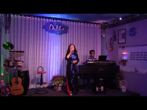 Thể hiện bởi Nhất Chi Mai