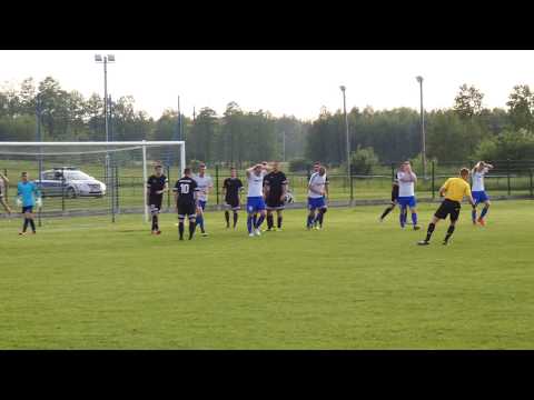 Sęp - Jastrząb Żeliszew: minimalnie niecelne uderzenie piłki głową przez Macieja Parzyszka