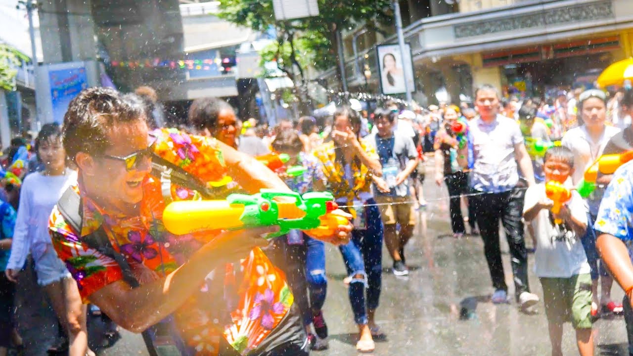 SONGKRAN FESTIVAL 2018!! Thai Street Food Tour and WATER FIGHT PARTY in Bangkok, Thailand!