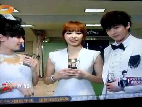 [Fancam 31122011] KhunToria backstage at Huinan TV Interview ( FULL )